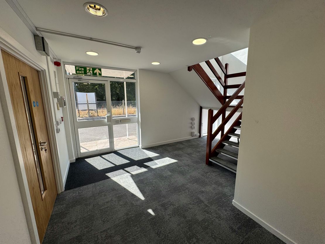17 Invincible Road, Farnborough, GU14 7QU