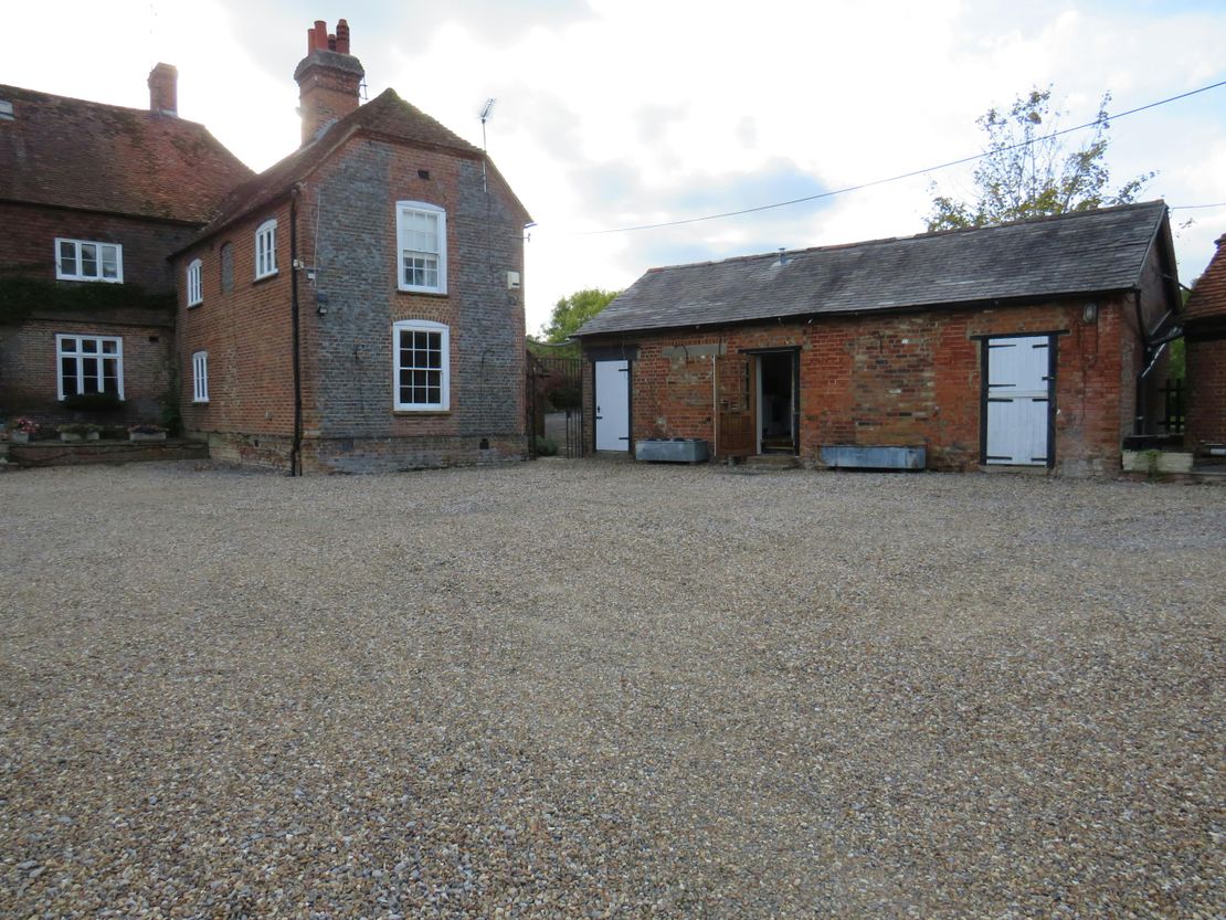 The Stables, Taplins Farm, Hartley Wintney, RG27 8EF