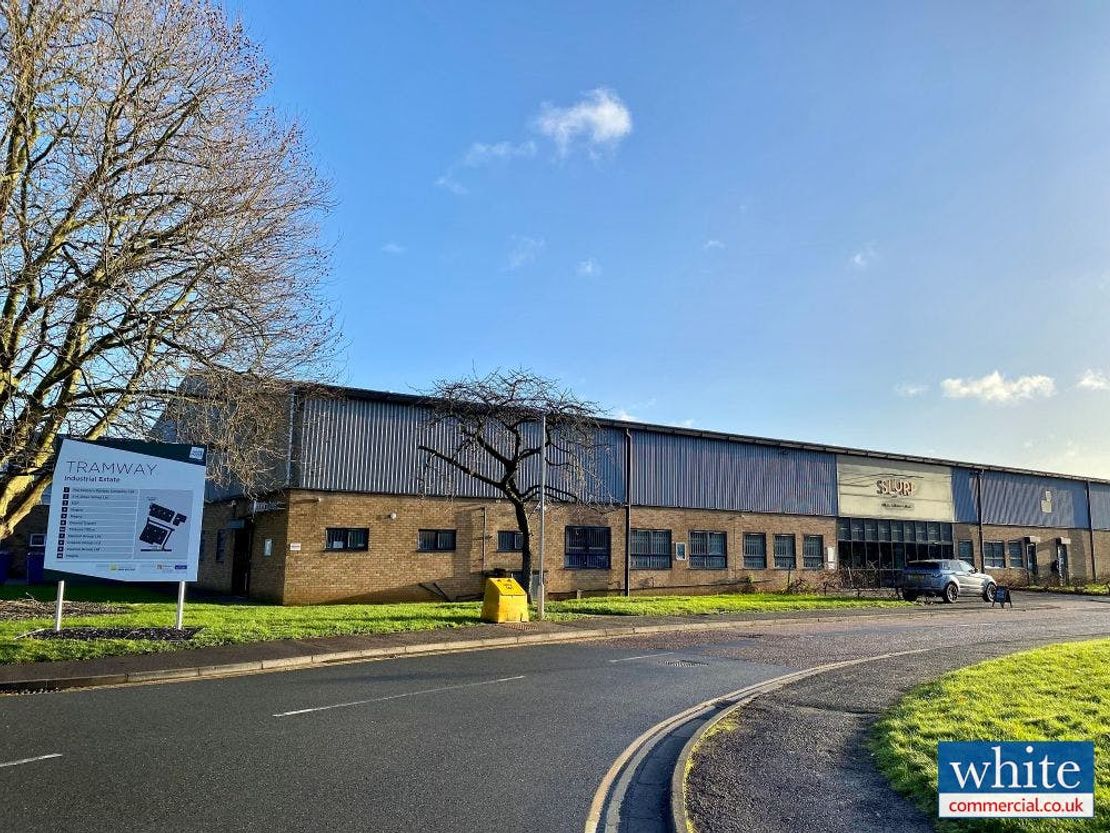 Unit 2 Riverside, Tramway Industrial Estate, Banbury, OX16 5TU