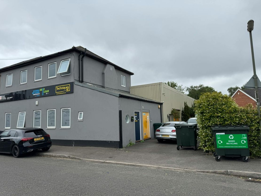 46 Station Road, Chertsey, KT16 8BE