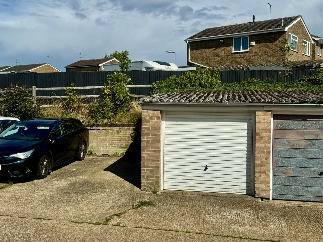 16-16a Little London, Deanshanger, Milton Keynes, Northamptonshire, MK19 6HT