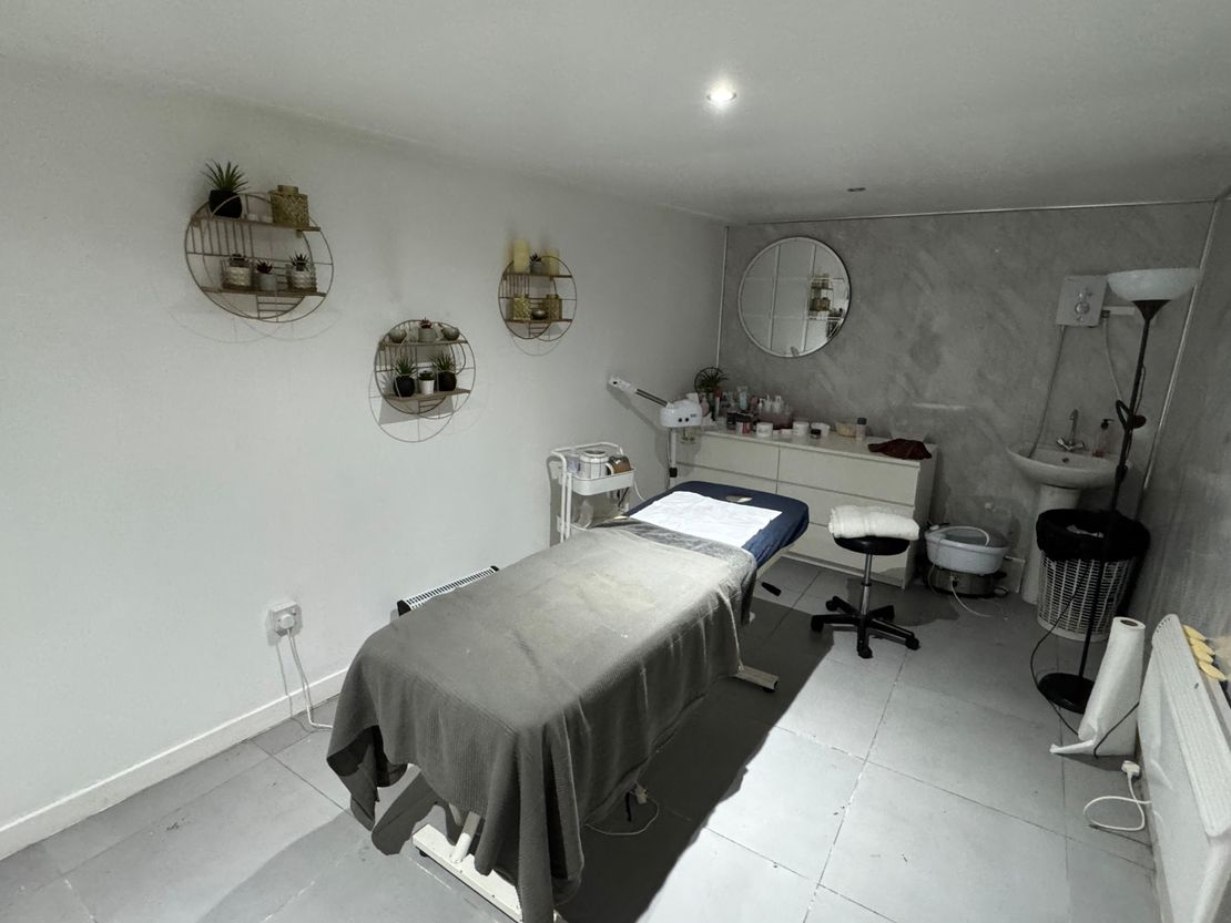 258 Albert Dr, Glasgow G41 2NL