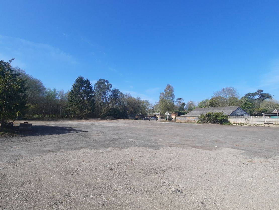 Leonards Turf Farms, W Park Rd, Newchapel, Lingfield RH7 6HT