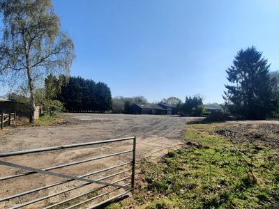 Property Image for Leonards Turf Farms, W Park Rd, Newchapel, Lingfield RH7 6HT