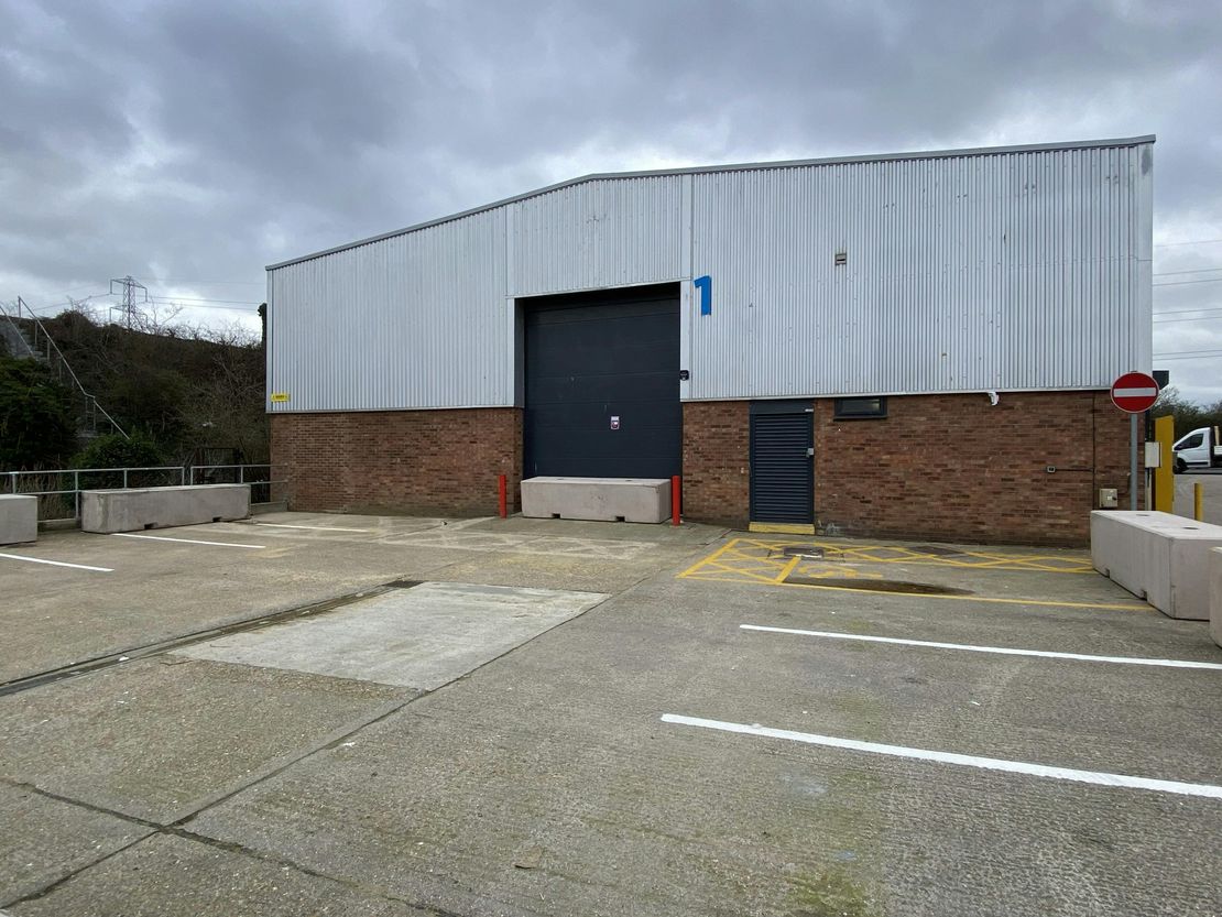 Unit 1 Crayside Industrial Estate, Thames Road, Crayford, DA1 4RF