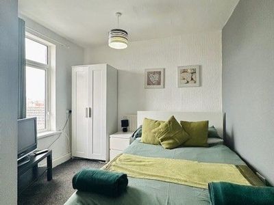 Property Image for Alderley Hotel, 581 New South Promenade, Blackpool, FY4 1NG