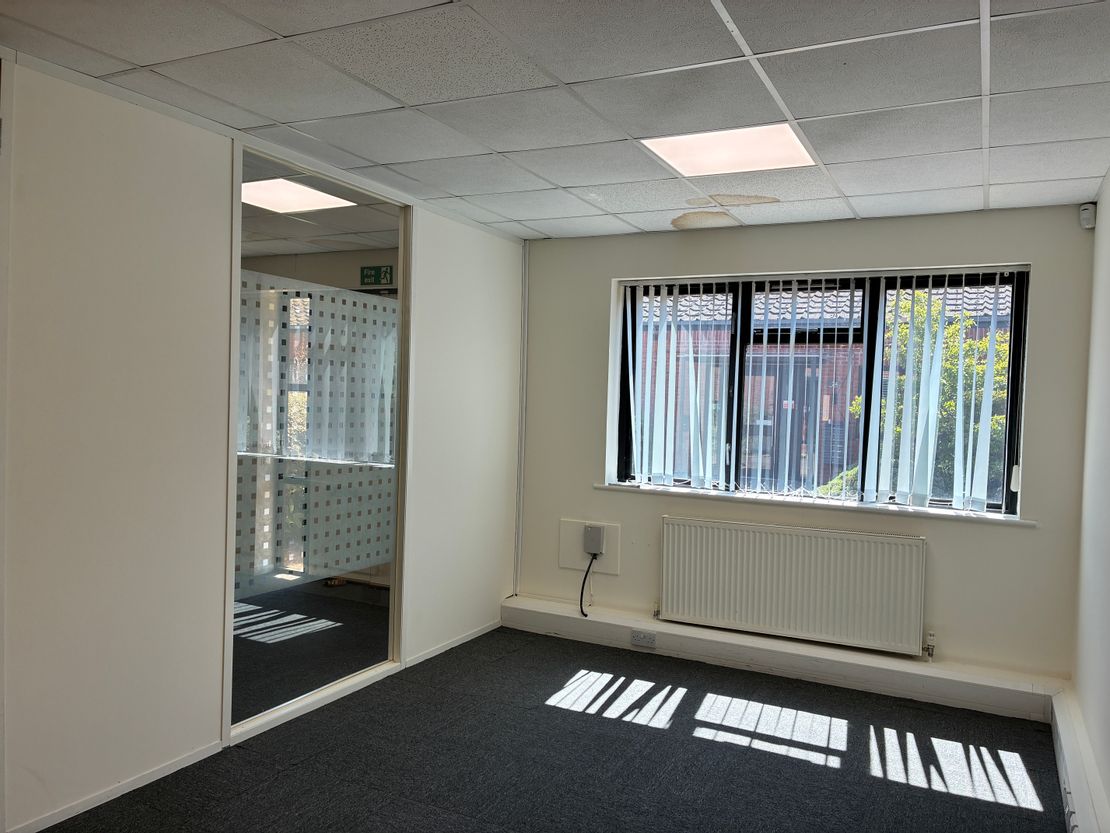 Unit 17, Walker Avenue, Wolverton Mill, Milton Keynes, MK12 5TW