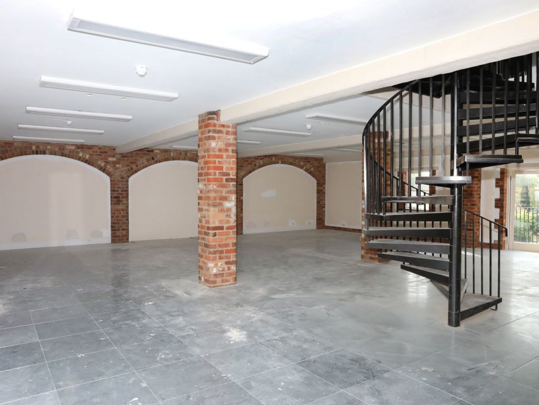 Arch Barn East, Pury Hill Business Park, Nr Alderton, Milton Keynes, NN12 7LS