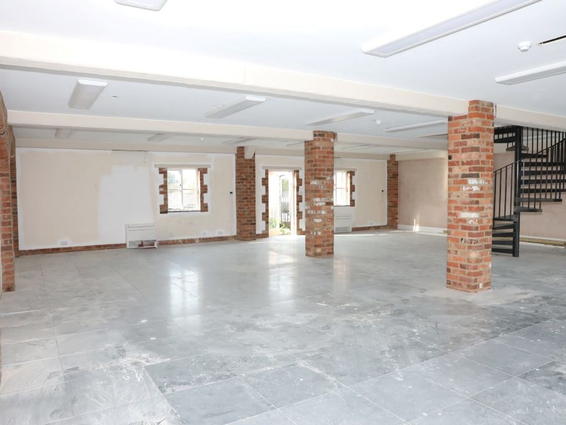 Arch Barn East, Pury Hill Business Park, Nr Alderton, Milton Keynes, NN12 7LS