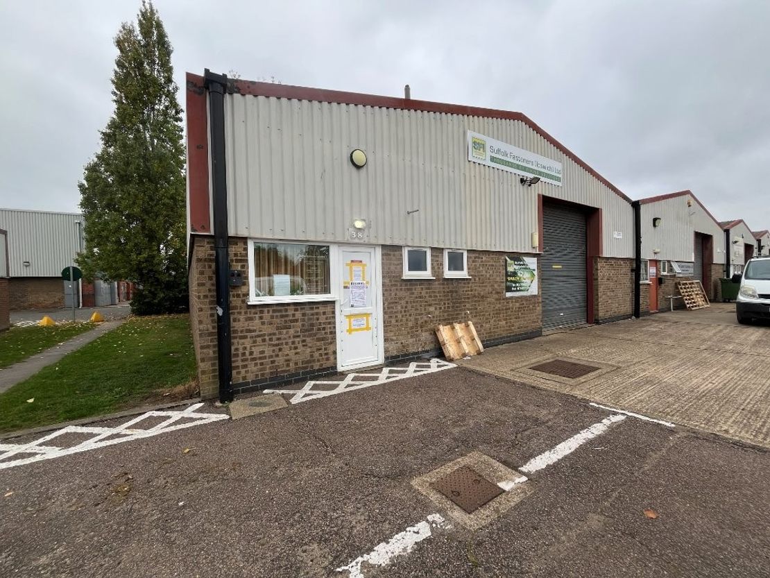 38 Boss Hall Road, Ipswich, Suffolk, IP1 5BN