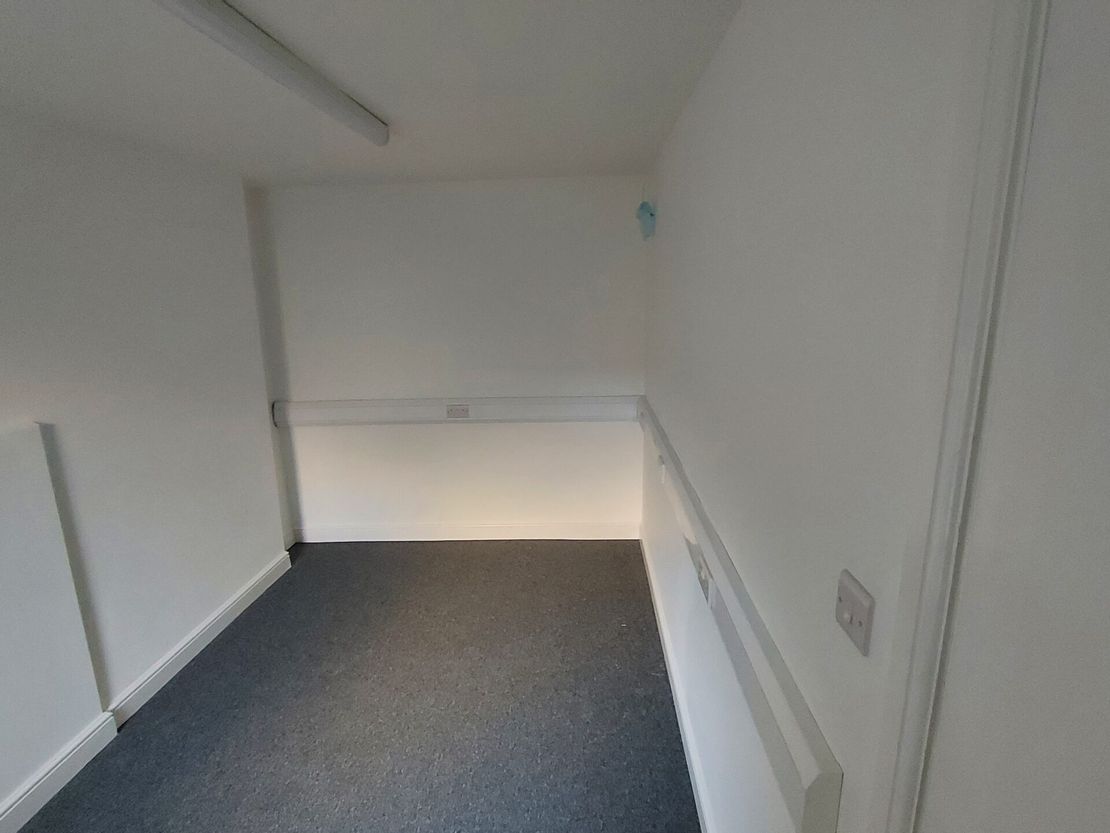 18a High Street West, Glossop, SK13 8BH