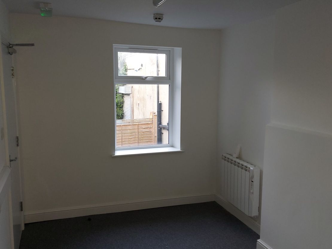 18a High Street West, Glossop, SK13 8BH