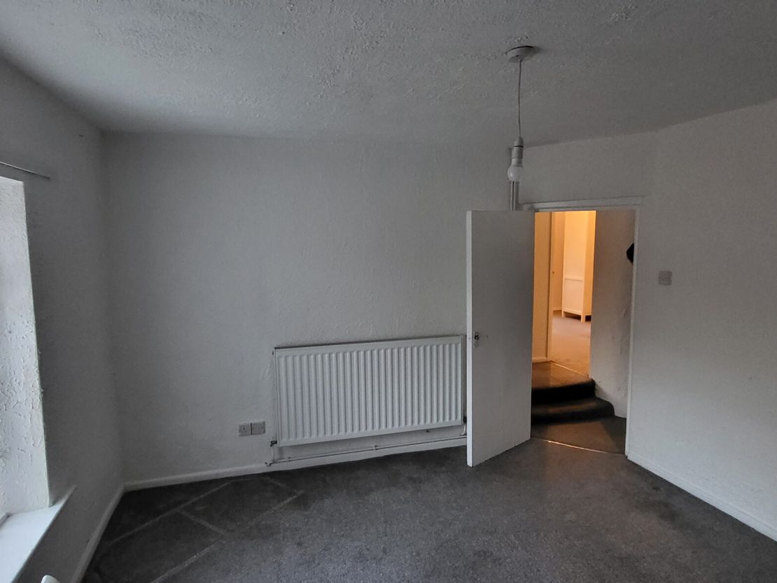 117-117A High Street West, Glossop, SK13 8BB