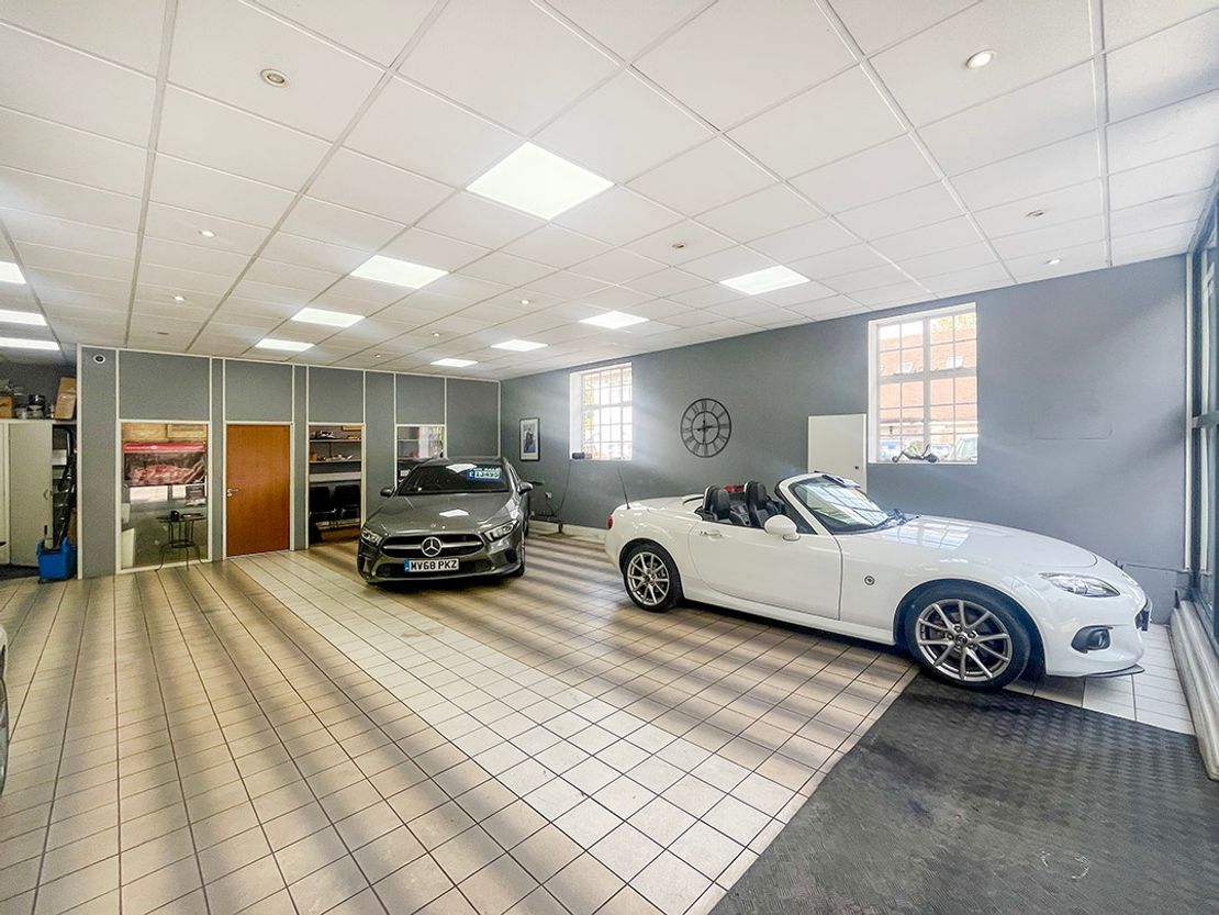 Rushmoor Garage, Tilford Road, Rushmoor, Farnham, GU10 2EP