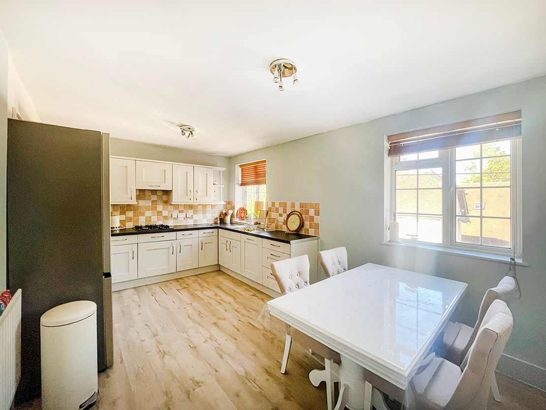 Rushmoor Garage, Tilford Road, Rushmoor, Farnham, GU10 2EP
