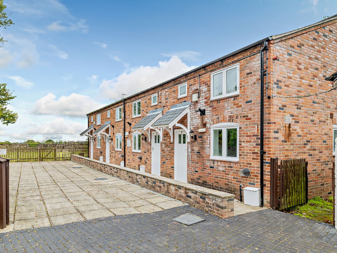 Plas Bellin Hall, Oakenholt Lane, Northop, Mold, Flintshire, CH7 6DF