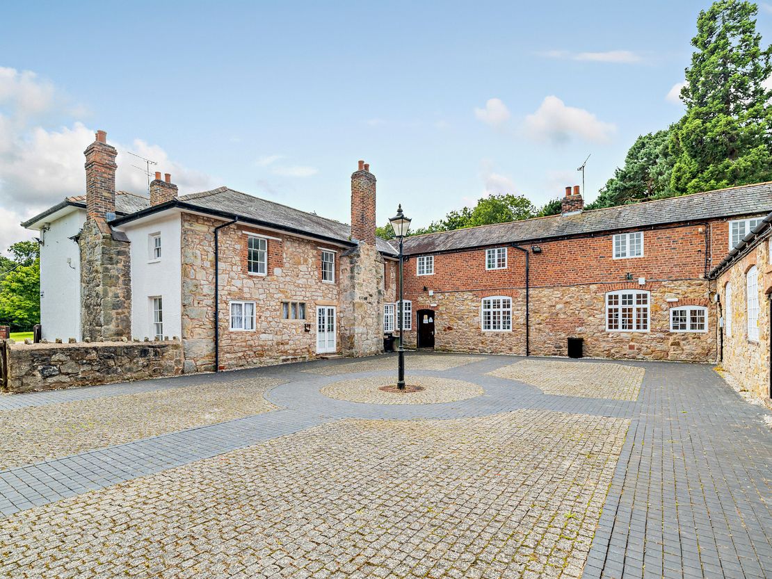 Plas Bellin Hall, Oakenholt Lane, Northop, Mold, Flintshire, CH7 6DF