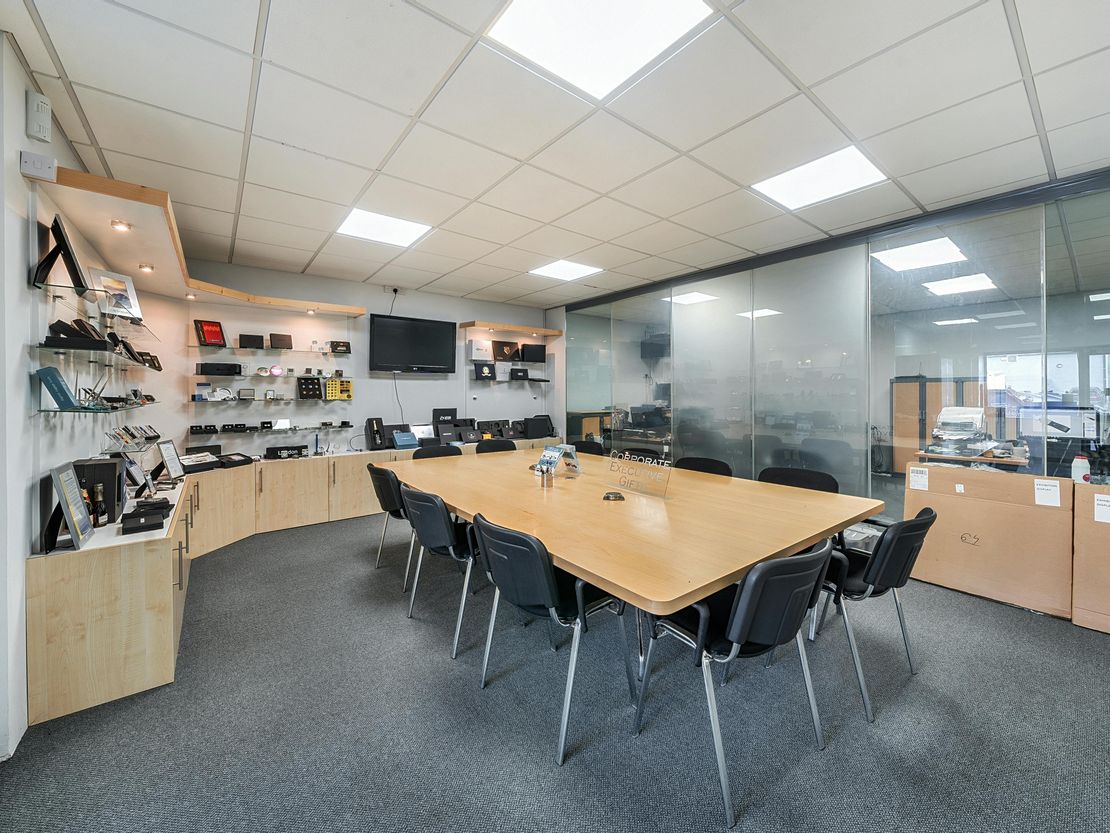 Unit 6, Garnett Close, Watford, WD24 7GN