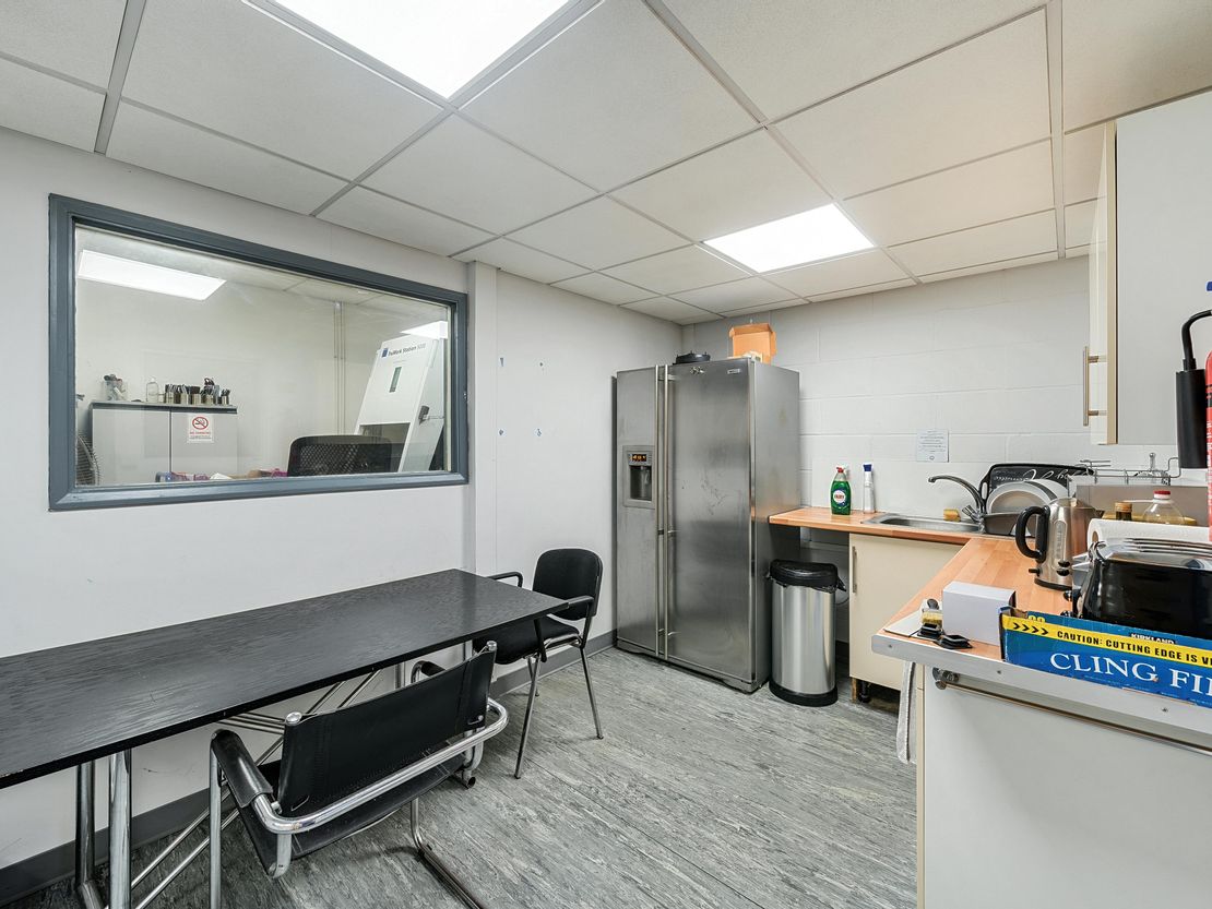 Unit 6, Garnett Close, Watford, WD24 7GN