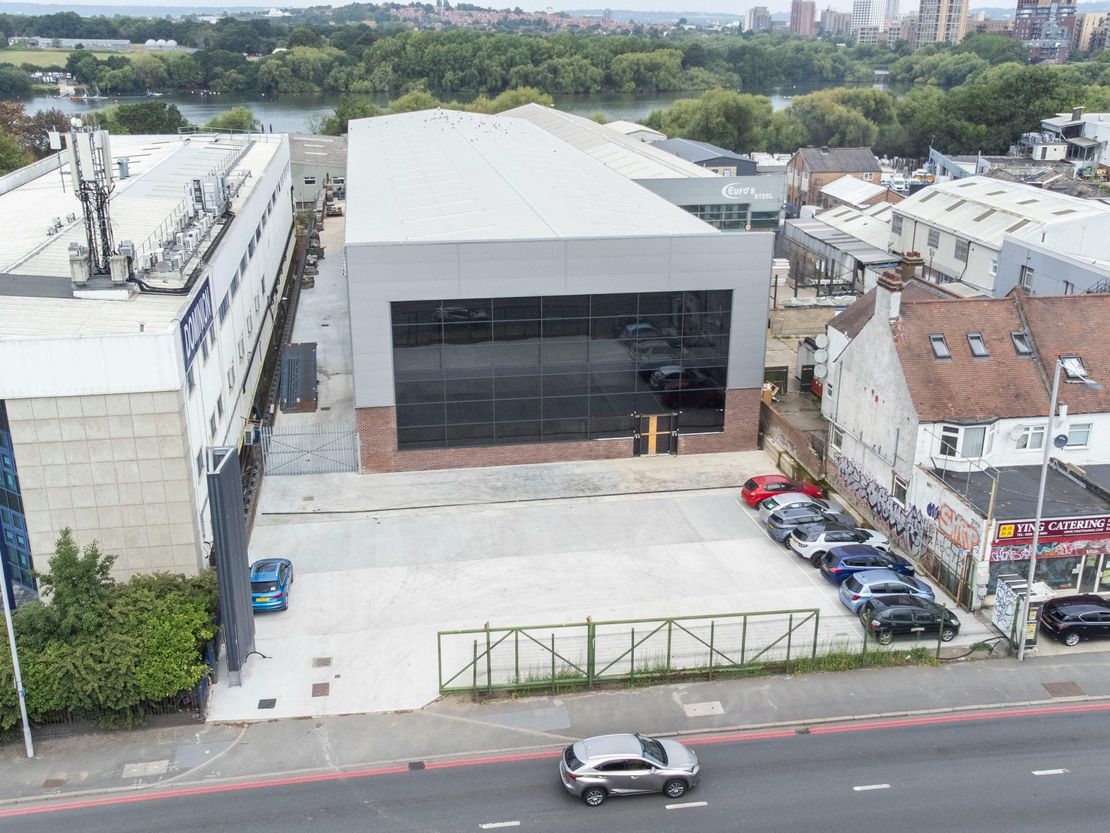 709 North Circular Road, London, NW2 7AX