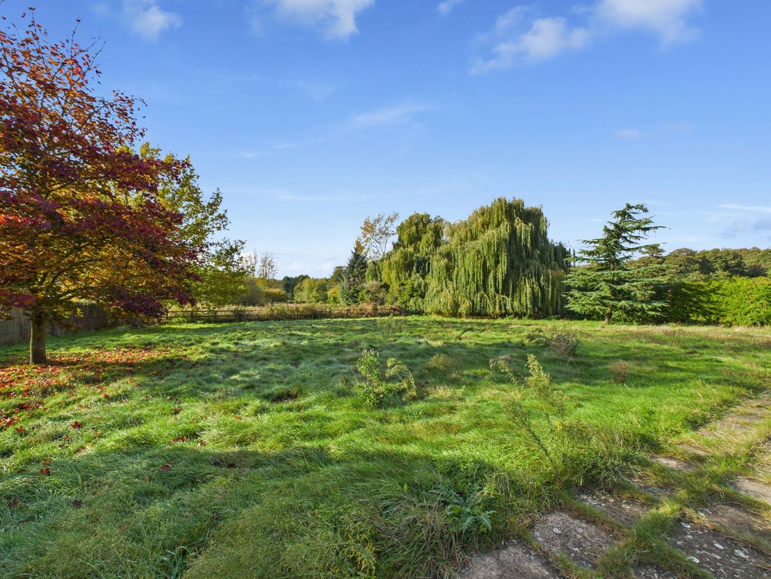 Cherry House & Bromeswell Lakes, Woodbridge, Suffolk, IP12 2PX