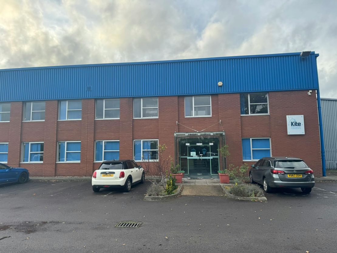 29 Avro Way, Brooklands, Weybridge, KT13 0YZ