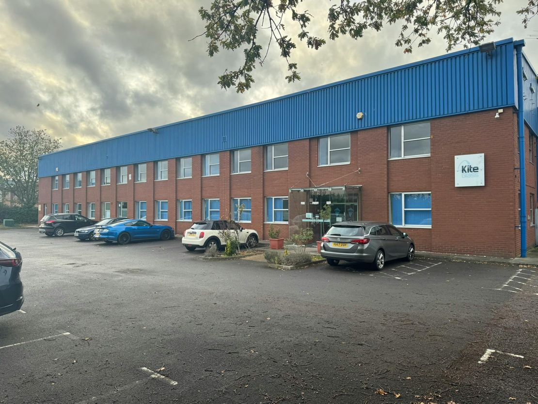 29 Avro Way, Brooklands, Weybridge, KT13 0YZ