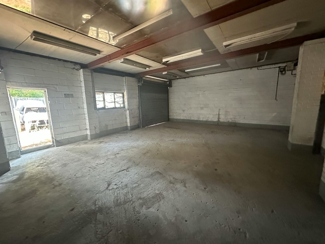 Rushmoor Garage, Tilford Road, Farnham, GU10 2EP