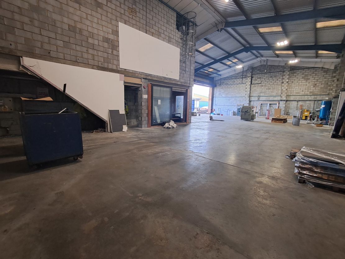 Unit 11 Willow Centre, Willow Lane Industrial Estate, Mitcham, Surrey, CR4 4NX