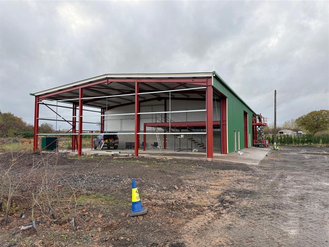 Droitwich Road, Bromsgrove B60 4DD