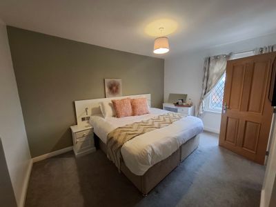 Property Image for The Hart, Carter Street, Uttoxeter, Staffordshire, ST14 8EU