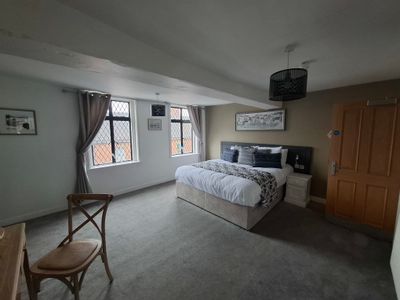 Property Image for The Hart, Carter Street, Uttoxeter, Staffordshire, ST14 8EU