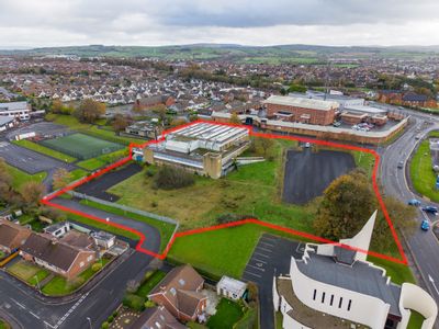 Property Image for Lisnagelvin Leisure Centre, Richill Park, Londonderry, Derry, BT47 5QZ