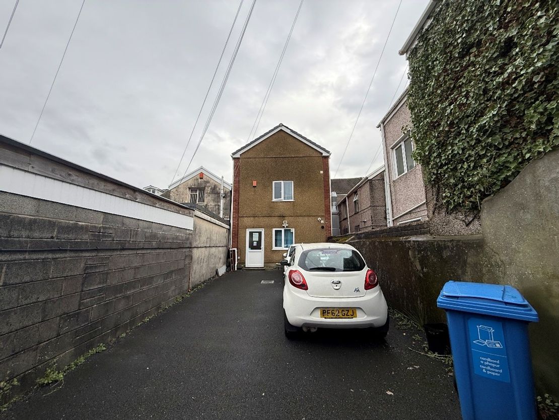32 Station Rd, Llanelli SA15 1AW