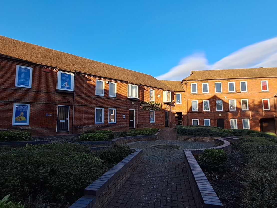 6 Bassett Court, Newport Pagnell, Buckinghamshire, MK16 0JN