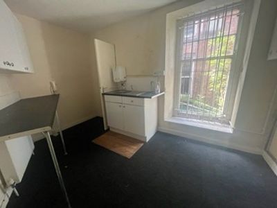 Property Image for 17 Nott Sq, Carmarthen SA31 1PQ