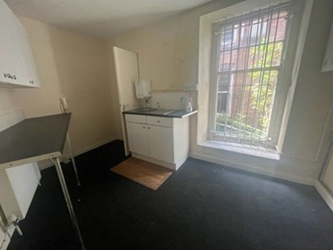 17 Nott Sq, Carmarthen SA31 1PQ