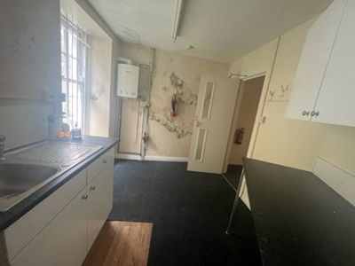 Property Image for 17 Nott Sq, Carmarthen SA31 1PQ