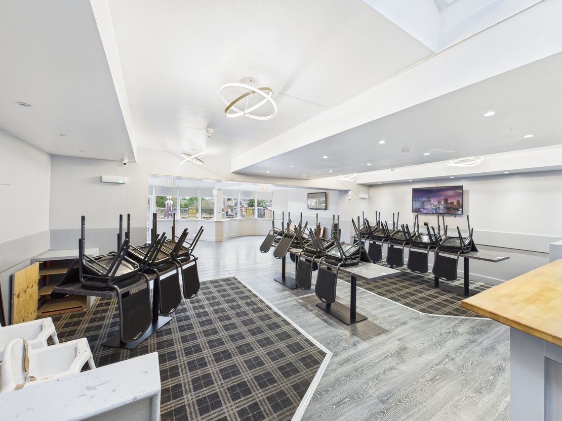 Portmann Hotel, 42 Portland Road, Kilmarnock, East Ayrshire, KA1 2DL