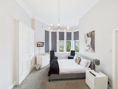 Property Image for Portmann Hotel, 42 Portland Road, Kilmarnock, East Ayrshire, KA1 2DL