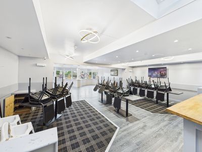 Property Image for Portmann Hotel, 42 Portland Road, Kilmarnock, East Ayrshire, KA1 2DL