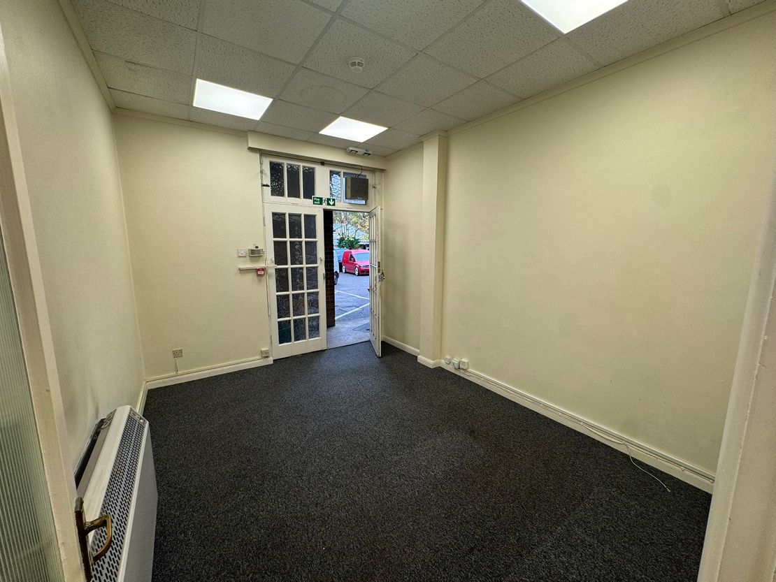 11 Station Parade, Virginia Water, GU25 4AB