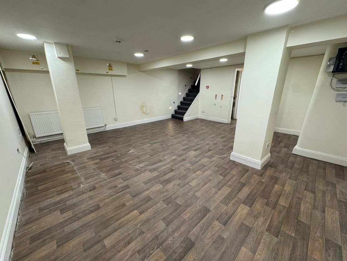1 Exchange Buildings, High Street, Barnet, EN5 5SY
