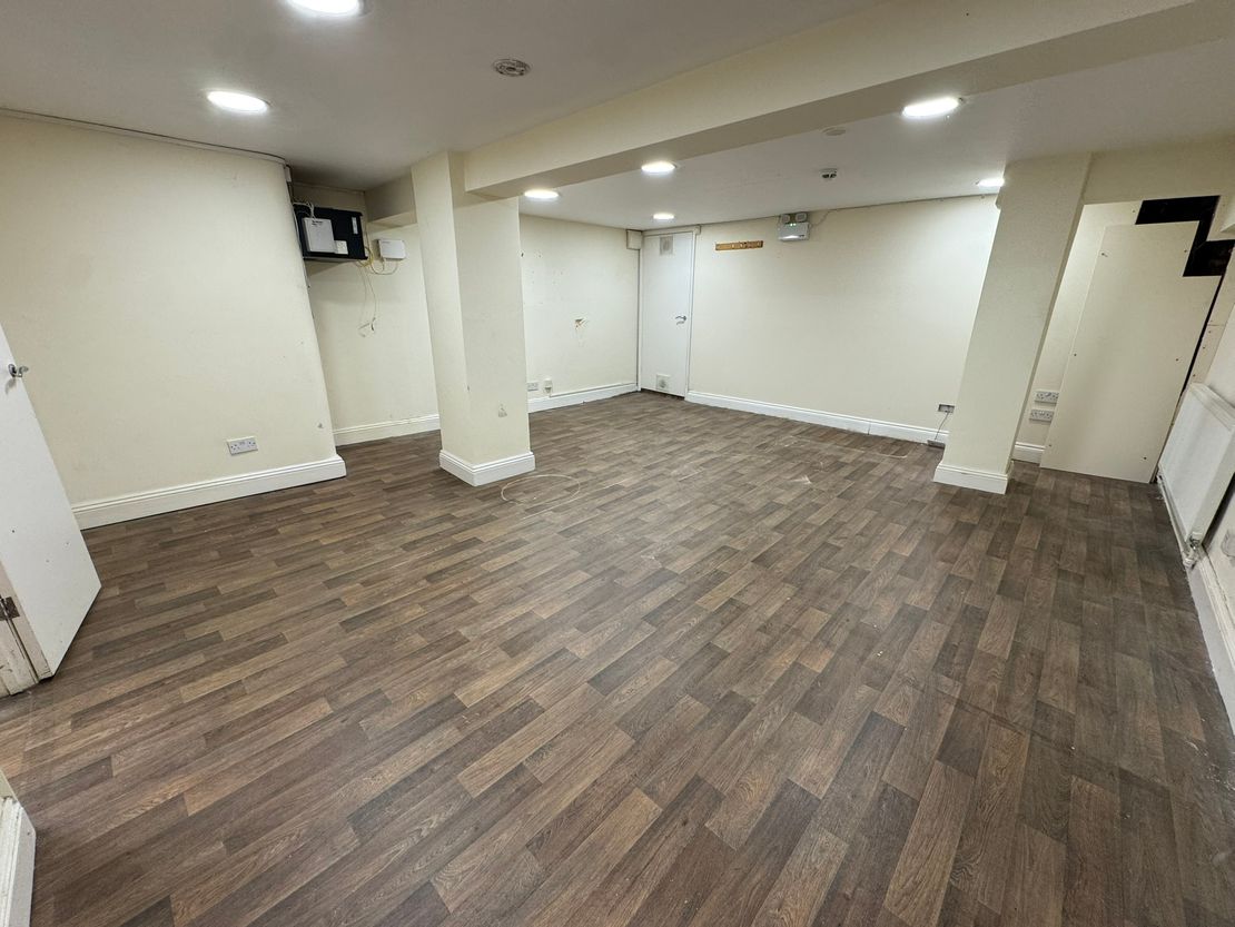 1 Exchange Buildings, High Street, Barnet, EN5 5SY