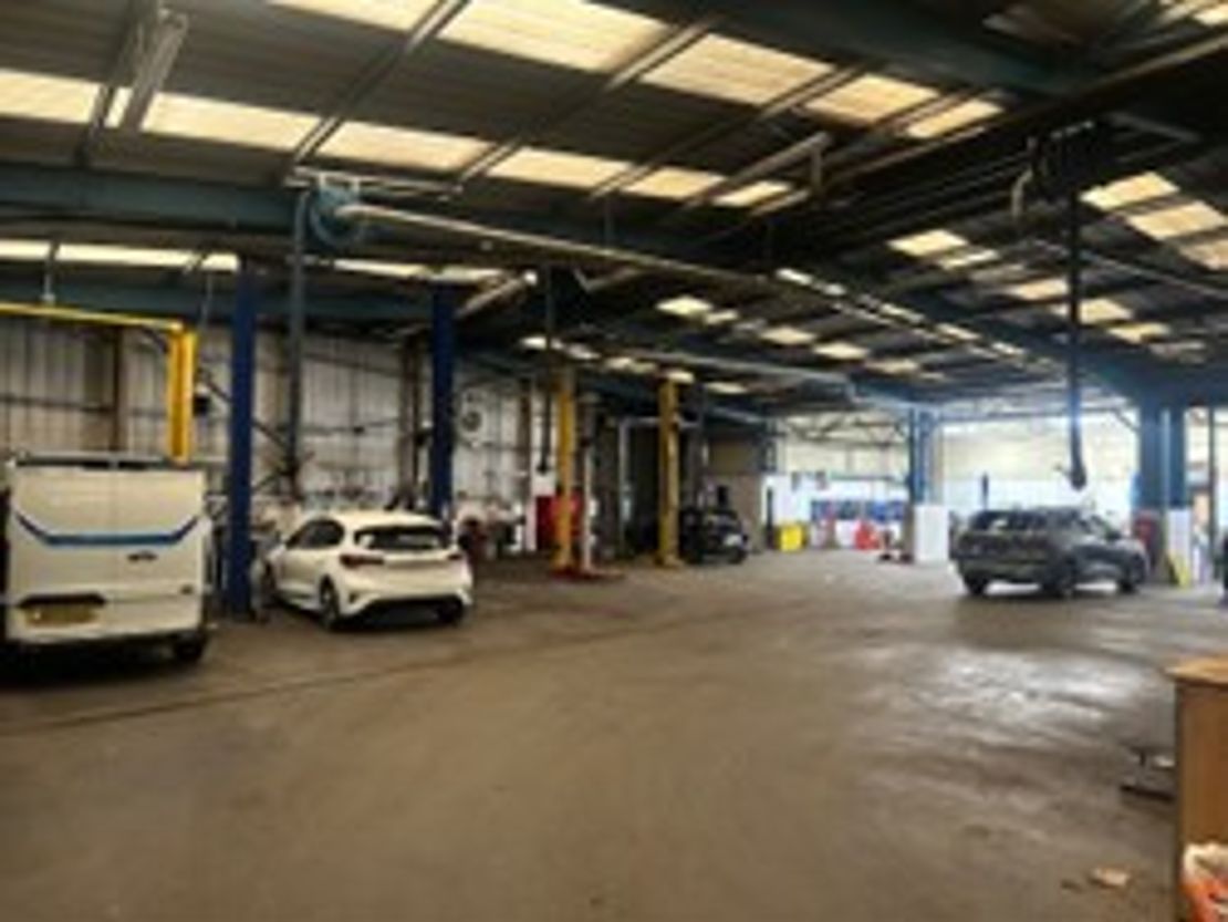 268 Bradford Road, Batley, West Yorkshire, WF17 6HT