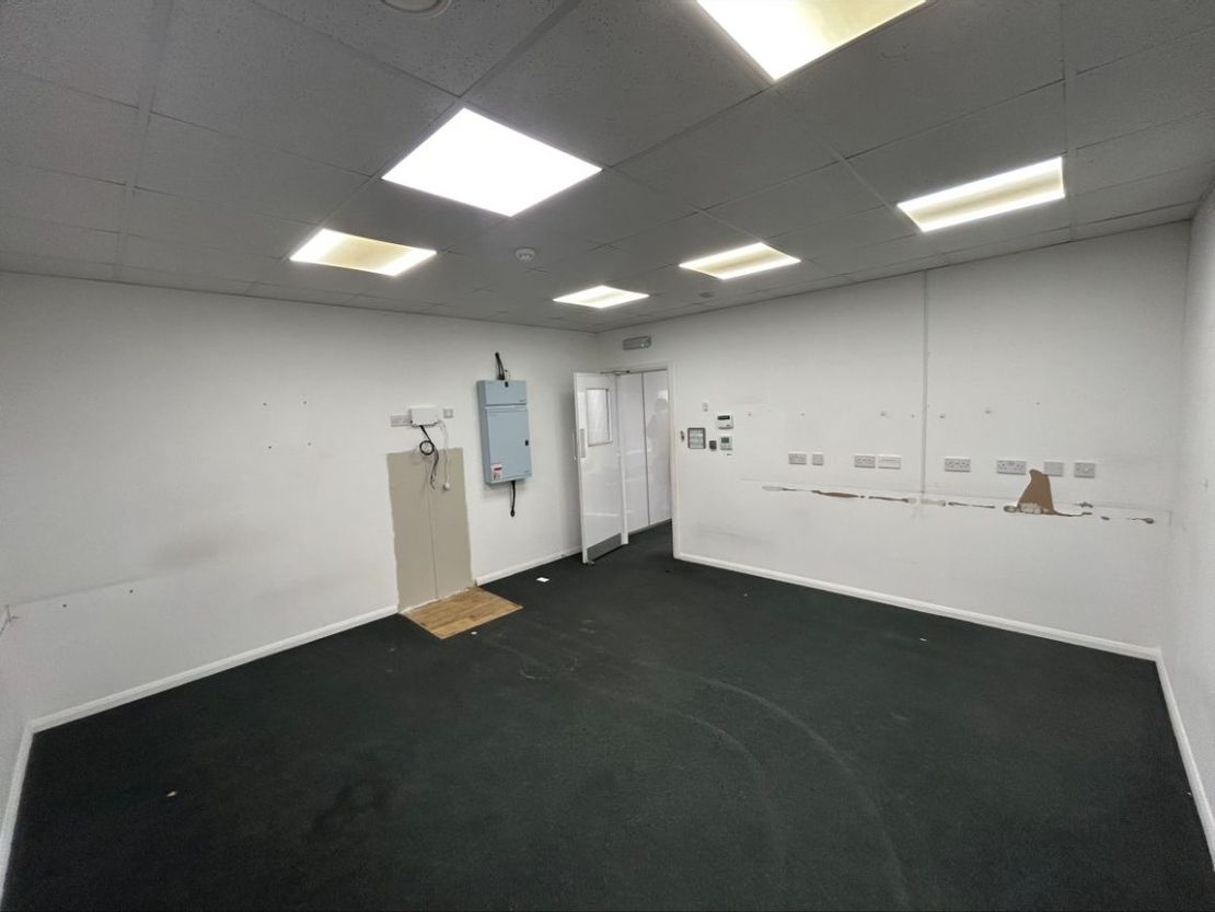 Unit 17 Princess of Wales Precinct, Dewsbury, Dewsbury, West Yorkshire, WF13 1NH