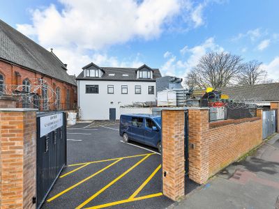 Property Image for 42 Houseman Gardens, 42 Houseman Gardens, Nottingham, Nottinghamshire, NG2 2HX