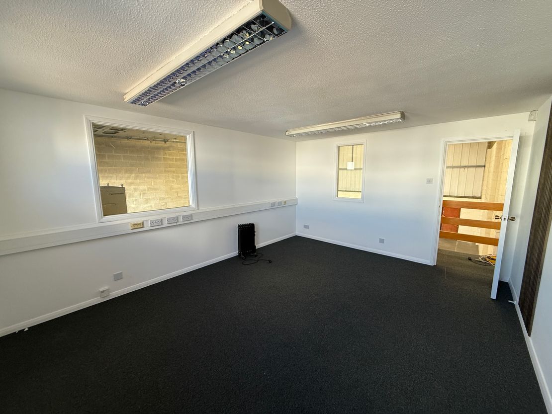 5 Neptune Industrial Estate, Neptune Close, Medway City Estate, Rochester, Kent, ME2 4LT