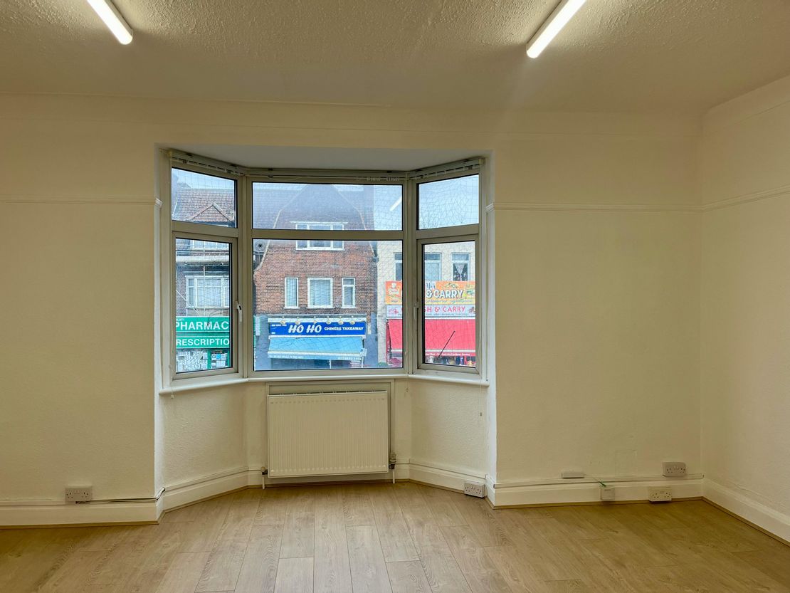 295a Heathway, Dagenham, RM9 5AQ