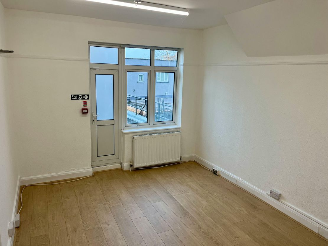 295a Heathway, Dagenham, RM9 5AQ